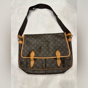 Louis Vuitton Gibecière GM monogram messenger bag